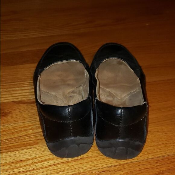 Naturalizer Black Leather Slip-On Flats - Picture 4 of 8